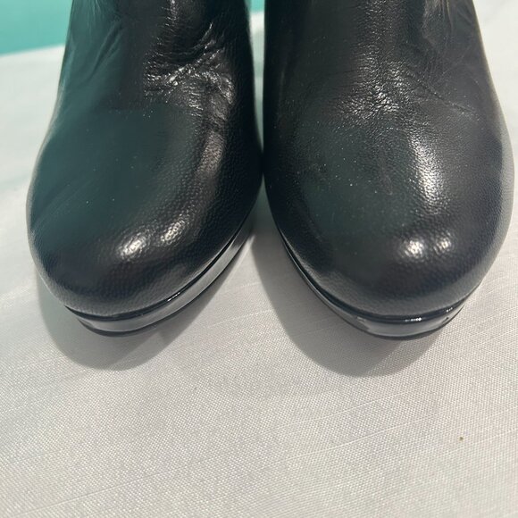 BANDOLINO Womens black leather booties, heels with zip size 7M - Picture 4 of 6